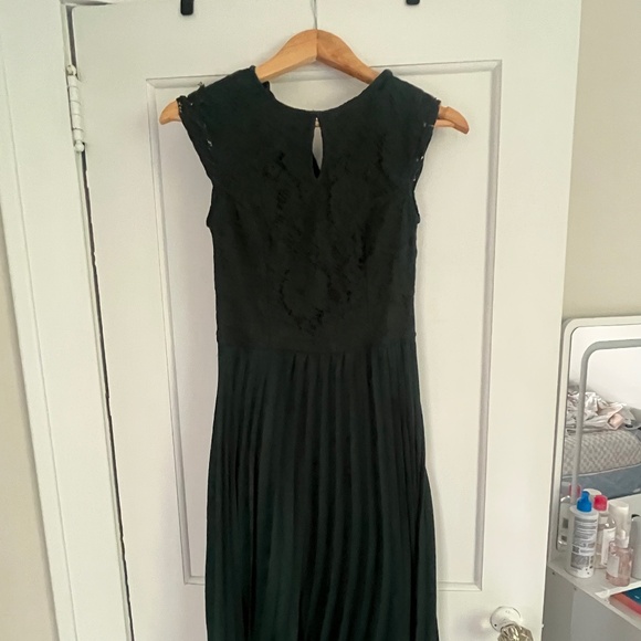 Green Dress - Picture 1 of 3